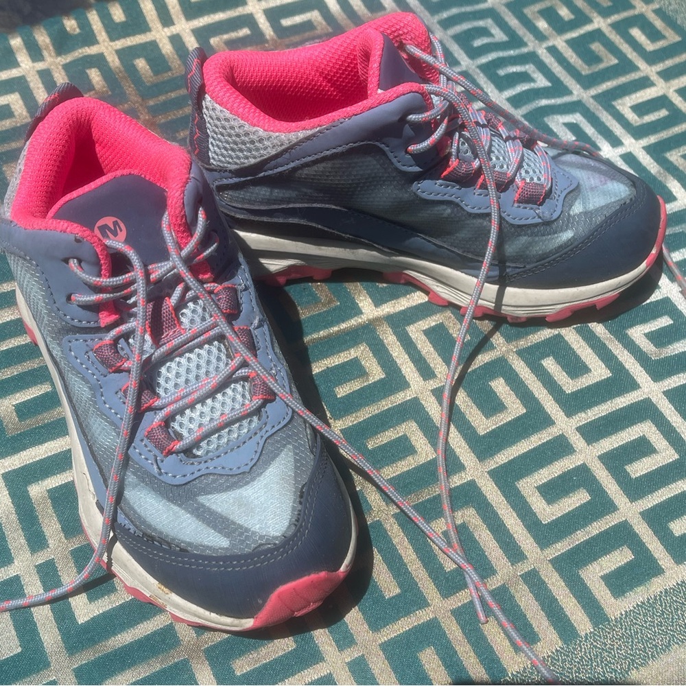 Girls’ Merrell hiking sneaker boot size 12 toddler - Picture 2 of 5